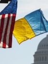 USA – Ukrainian and U.S. flags are flown along Pennsylvania Avenue leading to the U.S. Capitol ahead of a visit by Ukraine's President Volodymyr Zelenskyy. Washington, December 21, 2022