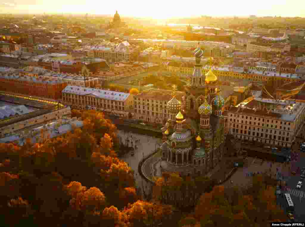 Санкт-Петербург, Россия. Храм Спаса-на-Крови осенним вечером